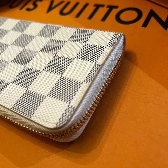 Louis Vuitton Clemence  Wallet in Damier Azur Rose Ballerine on the inside. EUC - Picture 3 of 12
